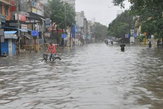 Heavy rain warning for today and tomorrow - Red Alert for Chennai!